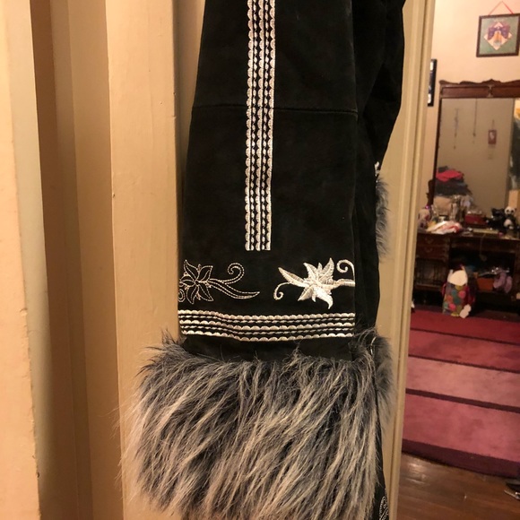HOST PICK!🙀🤩😍3/30 Taut Black Genuine Leather Embroidered Fur Jacket - Picture 4 of 16